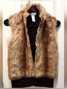 Heirloom Collectibles Faux Fur Vest in Tan size Medium
